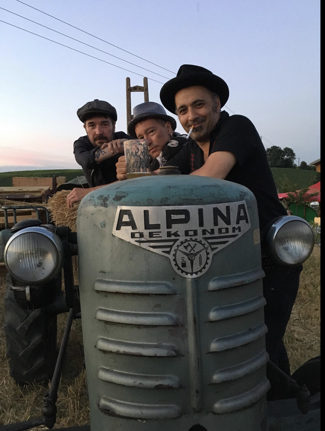 Los Gatillos_Traktor Los Gatillos