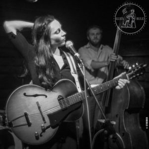 Leonie Singt